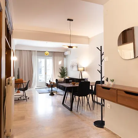 Apartmán Spacious 4br Near The Sea With Balcony *