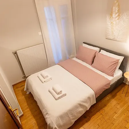 Spacious 4br Near The Sea With Balcony