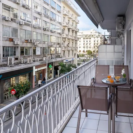 Spacious 4br Near The Sea With Balcony