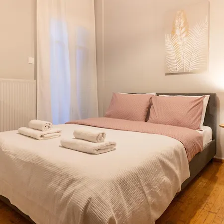 Spacious 4br Near The Sea With Balcony * Soluň