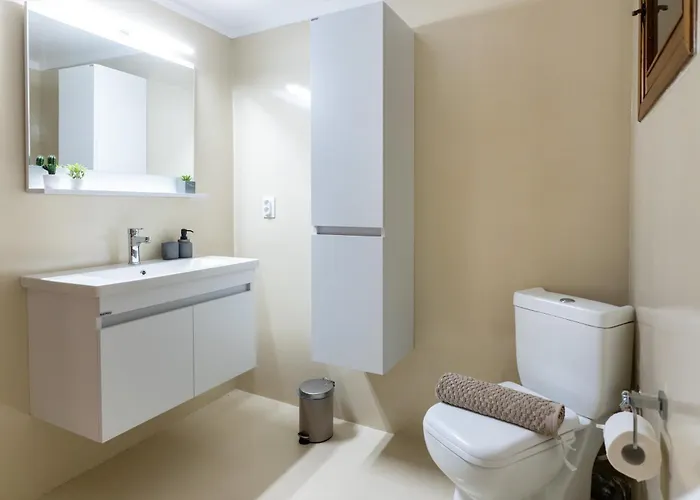 Spacious 4br Near The Sea With Balcony