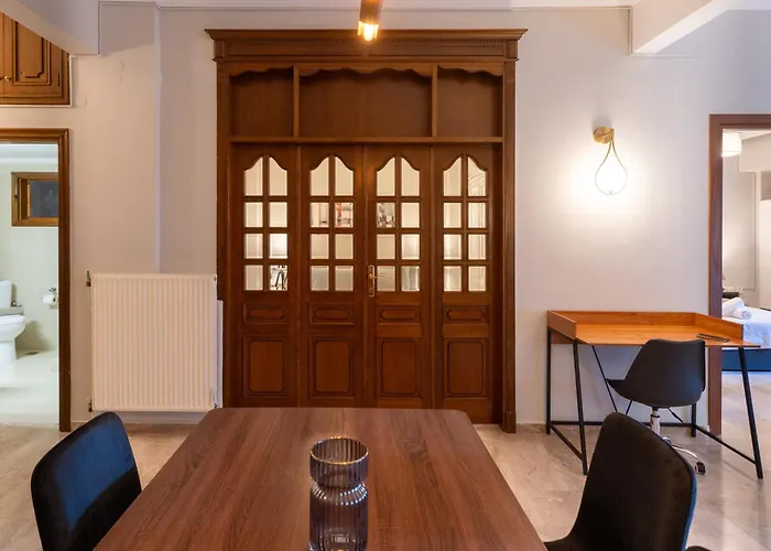 Spacious 4br Near The Sea With Balcony *