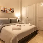 Spacious 4br Near The Sea With Balcony アパート テッサロニキ