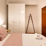 アパート Spacious 4br Near The Sea With Balcony テッサロニキ