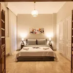 アパート Spacious 4br Near The Sea With Balcony テッサロニキ
