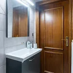Spacious 4br Near The Sea With Balcony アパート テッサロニキ
