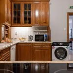 Spacious 4br Near The Sea With Balcony Apartment