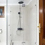 Spacious 4br Near The Sea With Balcony