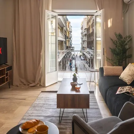 Spacious 4br Near The Sea With Balcony