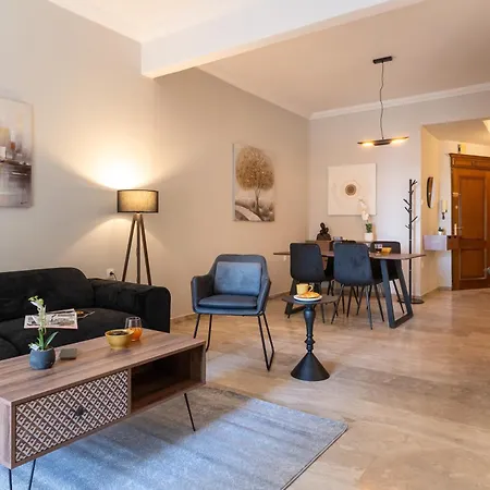 Spacious 4br Near The Sea With Balcony Apartment
