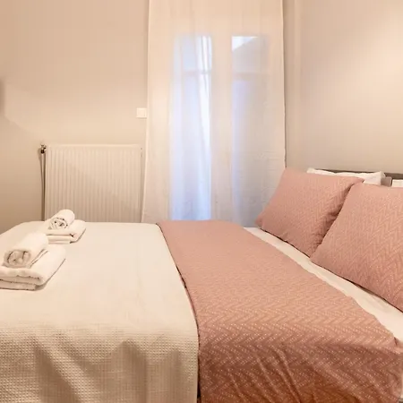 Apartment Spacious 4br Near The Sea With Balcony