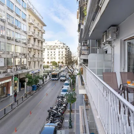Apartment Spacious 4br Near The Sea With Balcony *