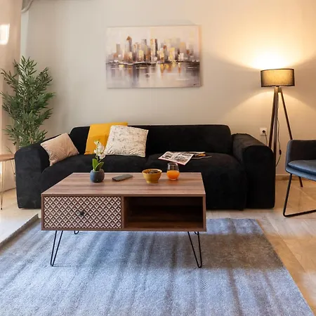 Spacious 4br Near The Sea With Balcony