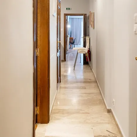 Apartment Spacious 4br Near The Sea With Balcony *
