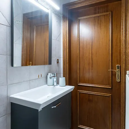 Spacious 4br Near The Sea With Balcony Apartment Thessaloniki