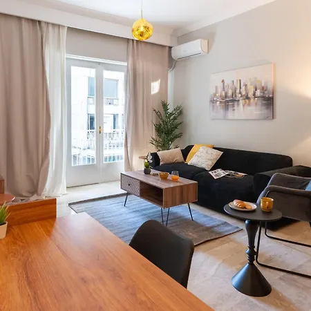 Spacious 4br Near The Sea With Balcony