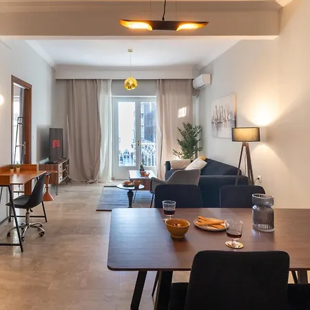 Spacious 4br Near The Sea With Balcony Apartment