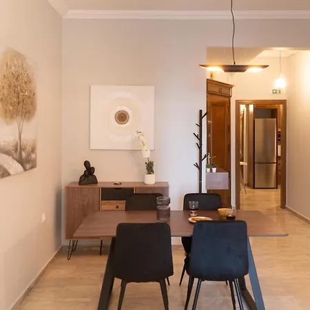 Spacious 4br Near The Sea With Balcony