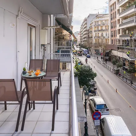 Spacious 4br Near The Sea With Balcony *