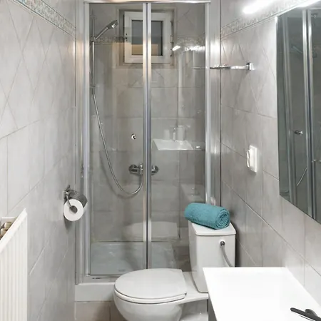 Spacious 4br Near The Sea With Balcony Apartment *