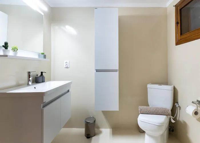 Spacious 4br Near The Sea With Balcony סלוניקי
