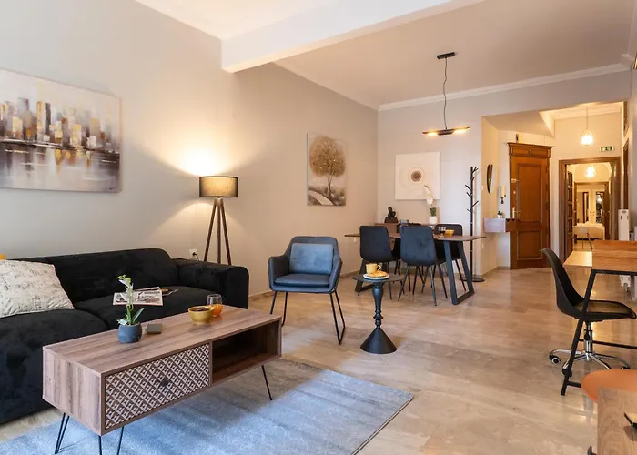 Spacious 4br Near The Sea With Balcony شقة