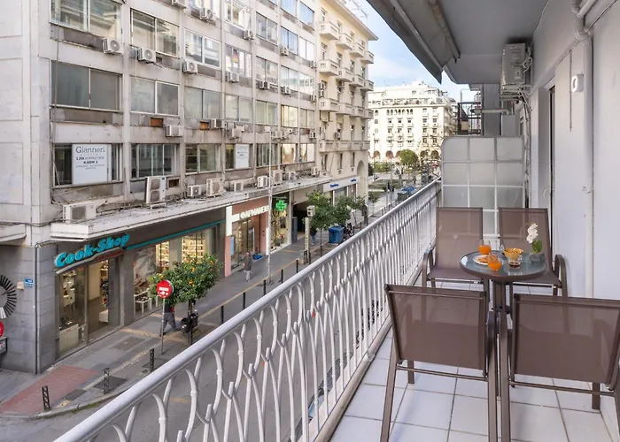 Spacious 4br Near The Sea With Balcony *