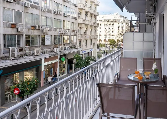 Spacious 4br Near The Sea With Balcony