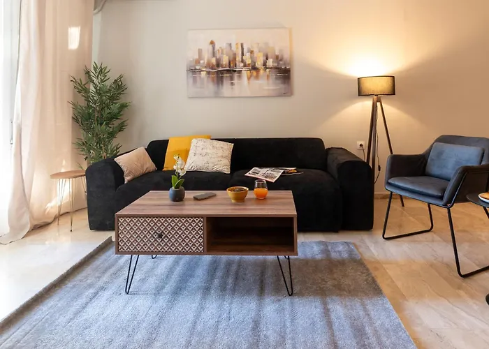 Spacious 4br Near The Sea With Balcony