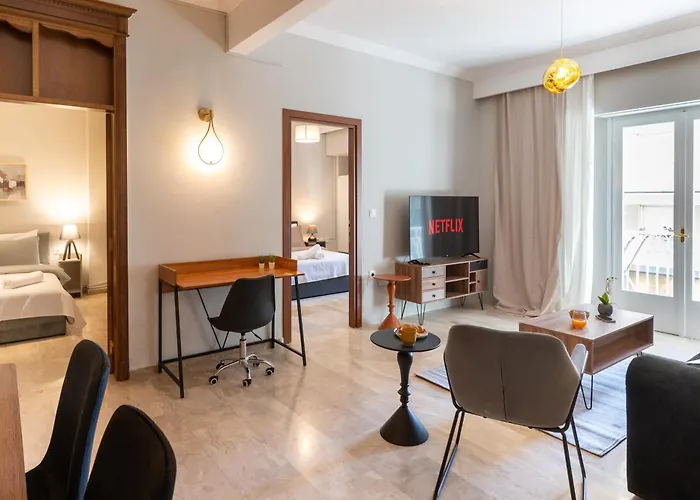 Spacious 4br Near The Sea With Balcony سالونيك