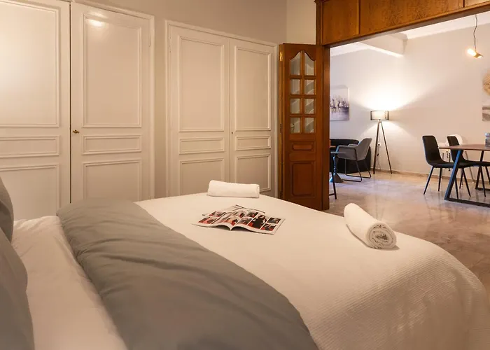 Spacious 4br Near The Sea With Balcony