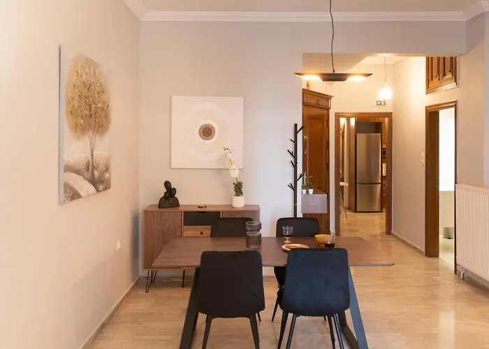 Spacious 4br Near The Sea With Balcony