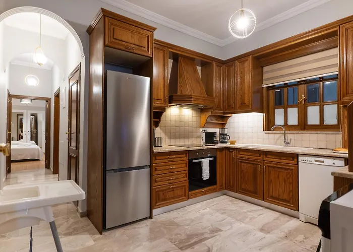 Spacious 4br Near The Sea With Balcony * סלוניקי