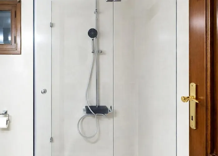 Spacious 4br Near The Sea With Balcony