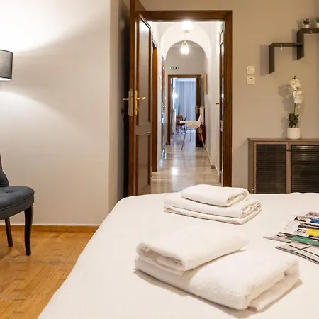 Apartment Spacious 4br Near The Sea With Balcony