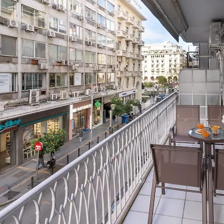 Spacious 4br Near The Sea With Balcony *