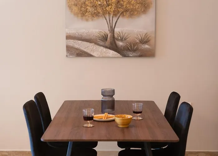 Spacious 4br Near The Sea With Balcony Lägenhet *