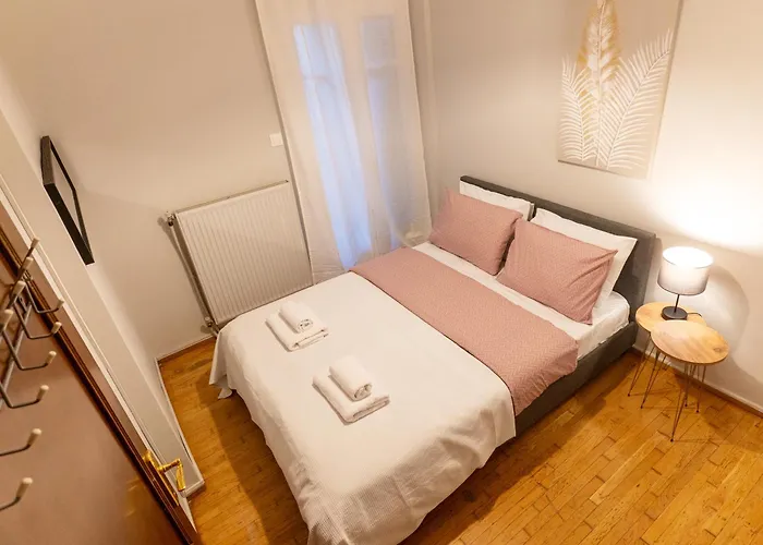 Spacious 4br Near The Sea With Balcony