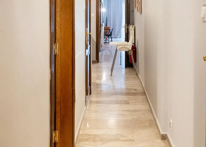 Apartament Spacious 4br Near The Sea With Balcony *