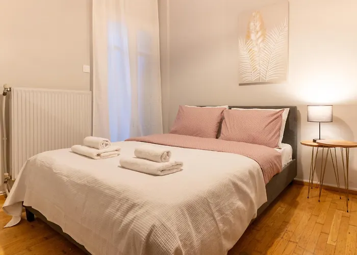 Spacious 4br Near The Sea With Balcony * Saloniki