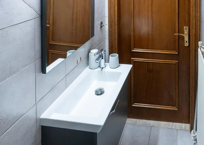 Spacious 4br Near The Sea With Balcony * Saloniki