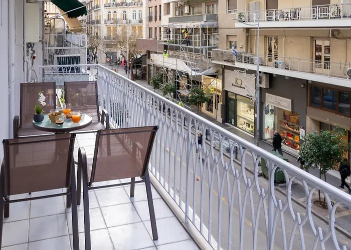 Spacious 4br Near The Sea With Balcony Apartament Saloniki