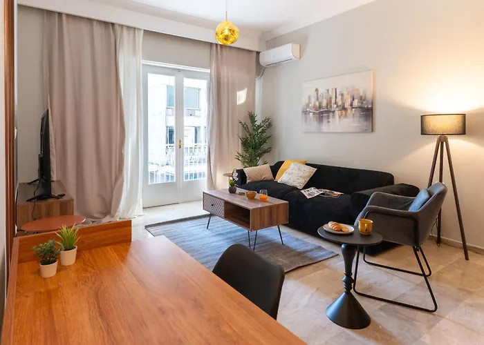 Spacious 4br Near The Sea With Balcony