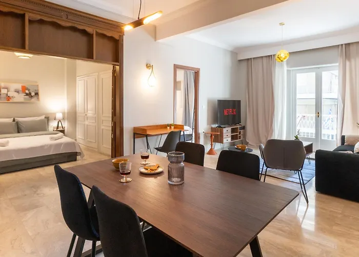 Apartament Spacious 4br Near The Sea With Balcony Saloniki